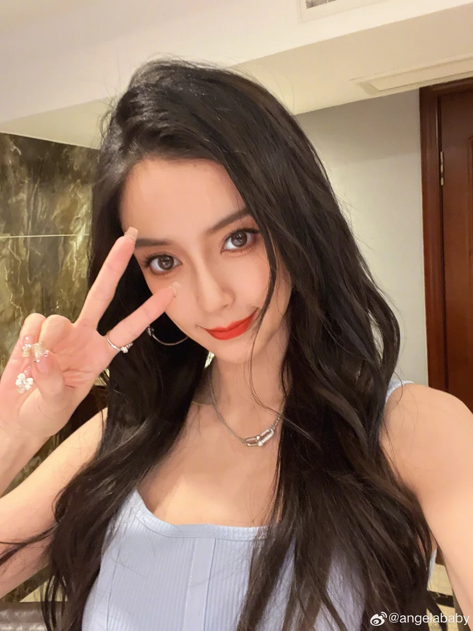  Angelababy 